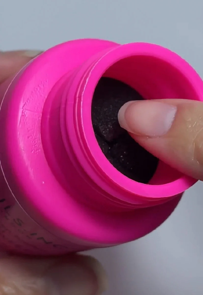 Powered by Vegan Collagen Nail Polish Remover Neon Pink - Image 2